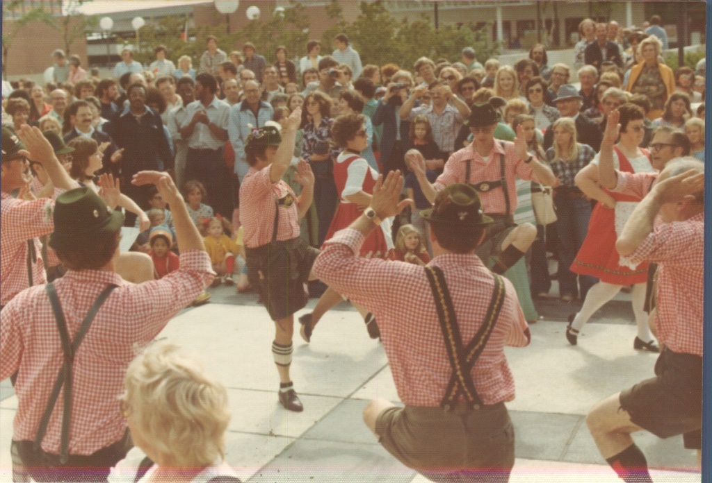 1976 05 01 06 Winston Salem Springfest.jpg